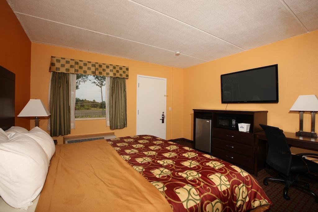 Blue Sky Inn Glens Falls-Saratoga-Lake George Habitación foto