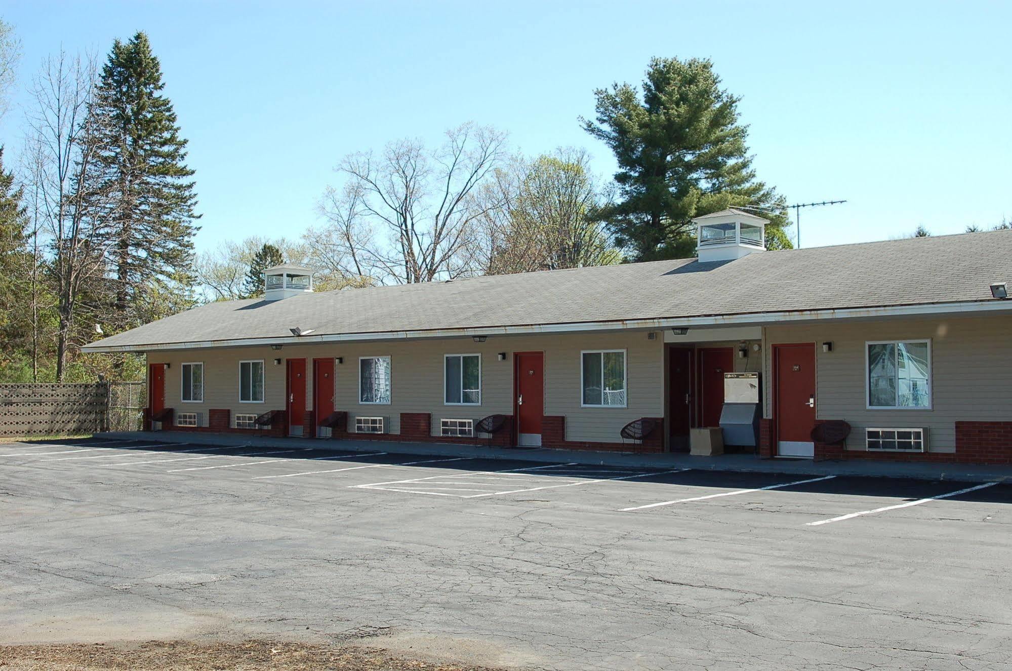 Blue Sky Inn Glens Falls-Saratoga-Lake George Exterior foto