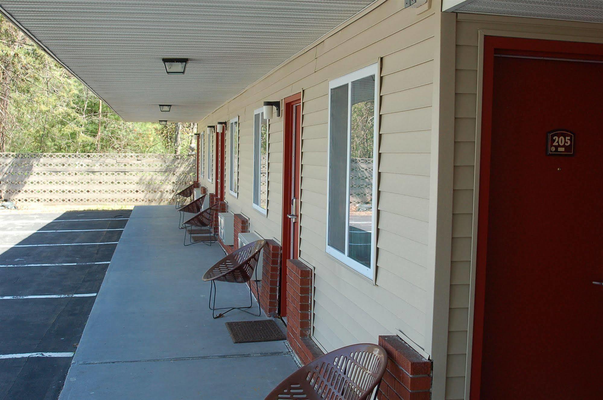 Blue Sky Inn Glens Falls-Saratoga-Lake George Exterior foto