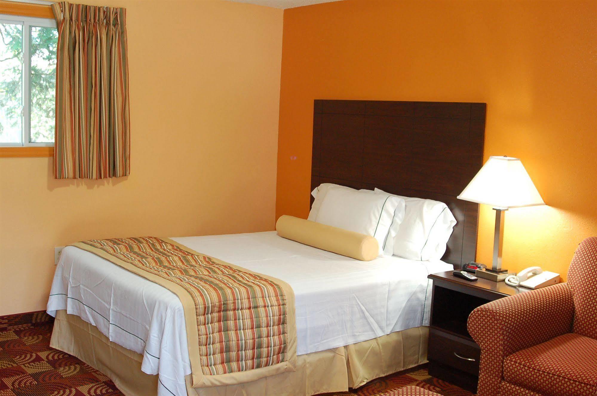 Blue Sky Inn Glens Falls-Saratoga-Lake George Exterior foto