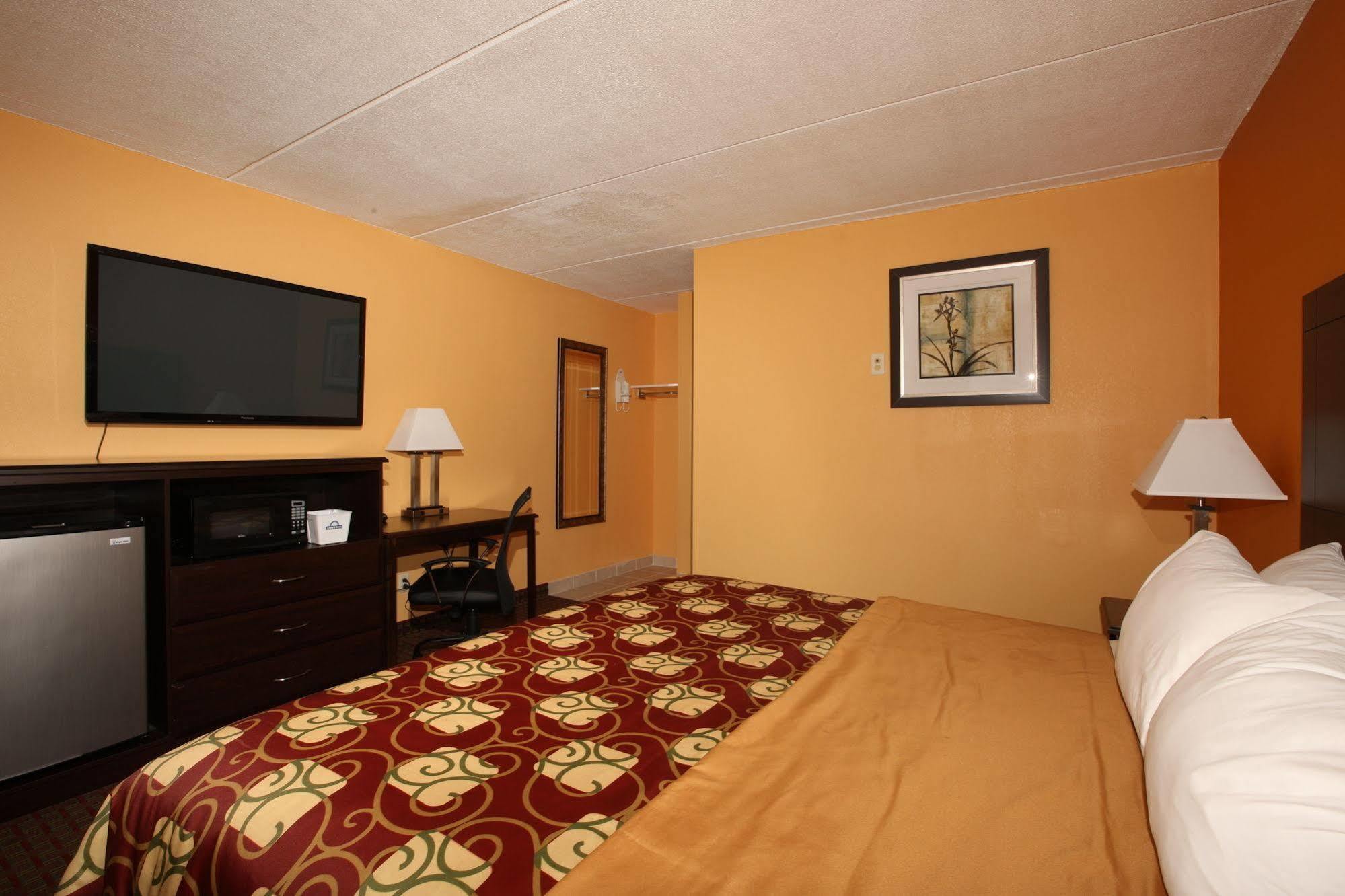 Blue Sky Inn Glens Falls-Saratoga-Lake George Exterior foto