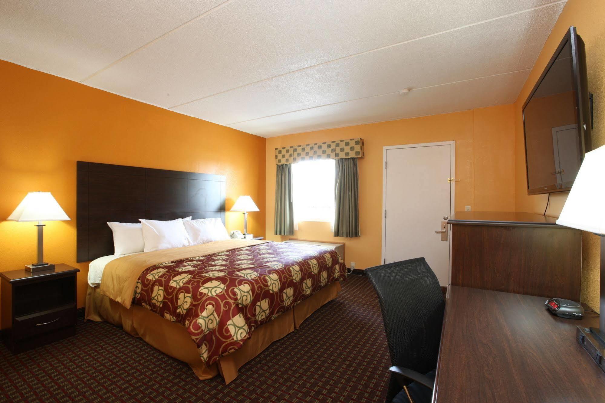 Blue Sky Inn Glens Falls-Saratoga-Lake George Exterior foto