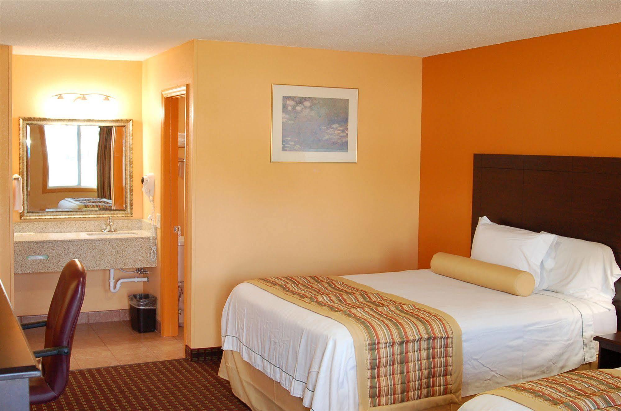 Blue Sky Inn Glens Falls-Saratoga-Lake George Exterior foto